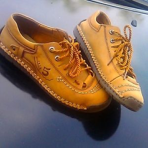 Semi moccasins. 8 1/2